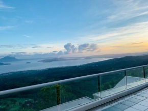 Spacious & Cozy Villa Unit Overlooking Taal lake in Tagaytay